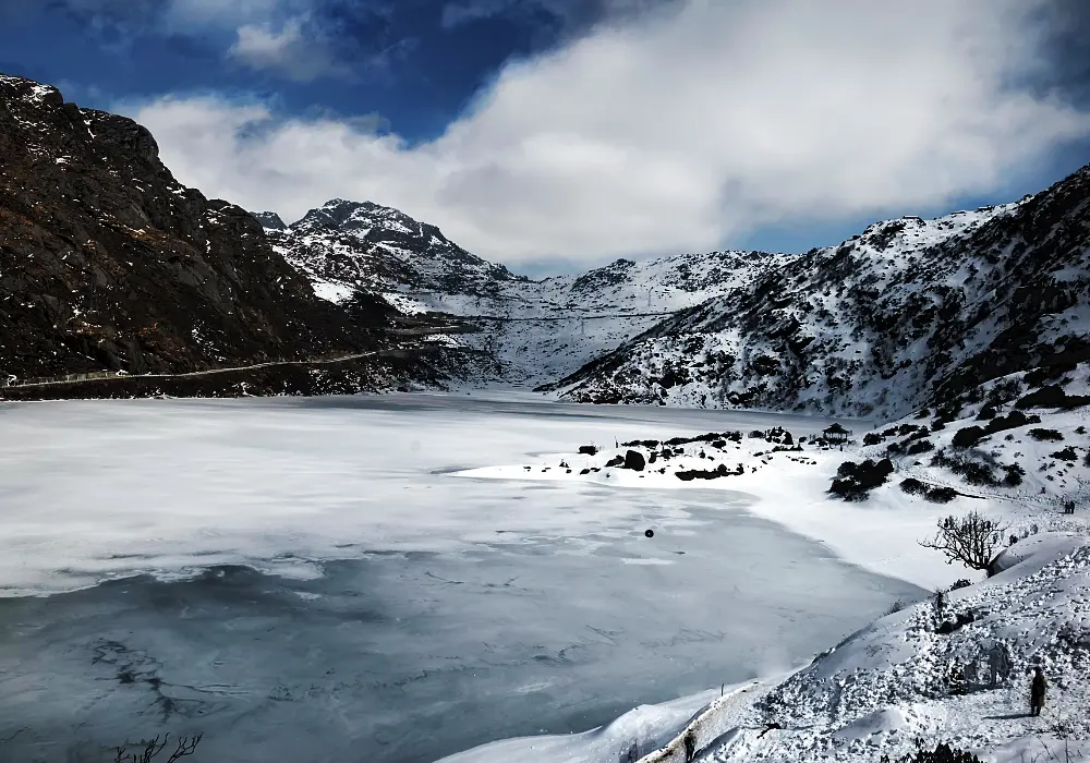 picture of snow covered guru dongamr lake in north sikkim